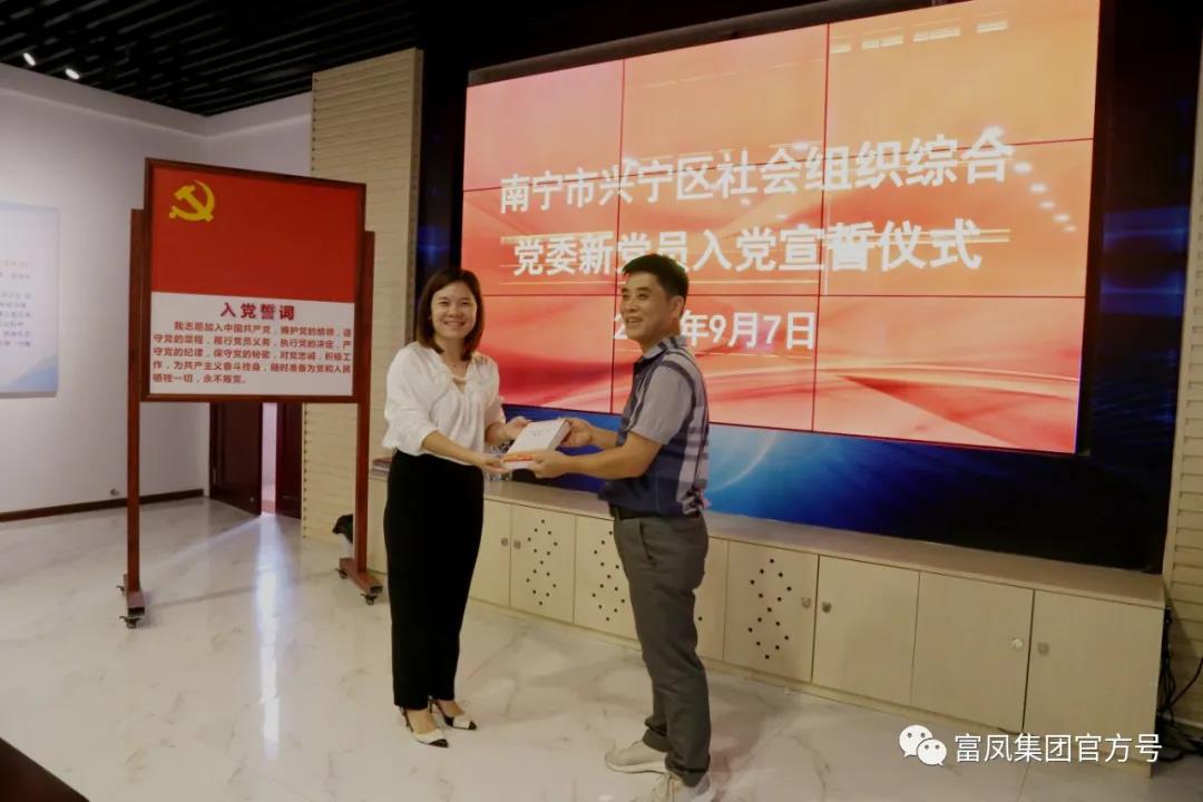 国产午夜麻豆影院在线观看集团