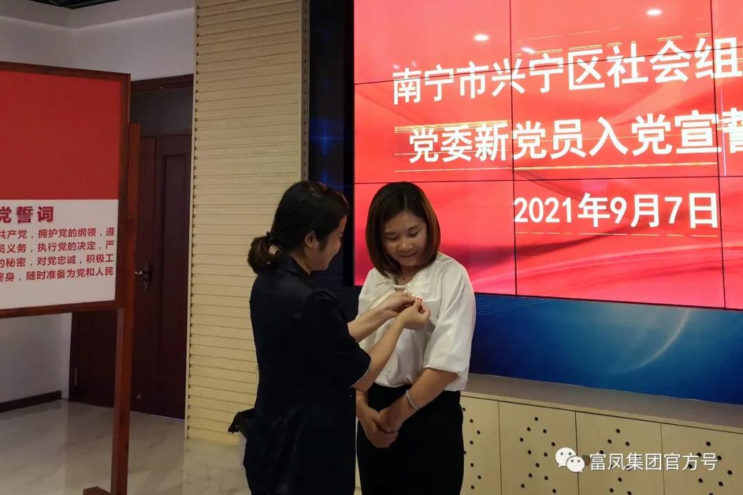 国产午夜麻豆影院在线观看集团